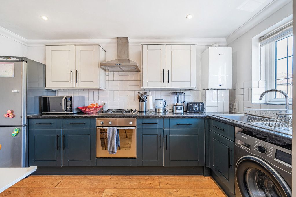Property photo 3 of 17 Kitchen