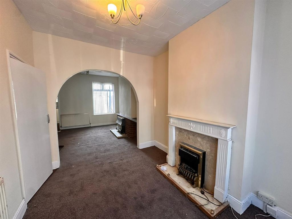 Property photo 3 of 10 Reception