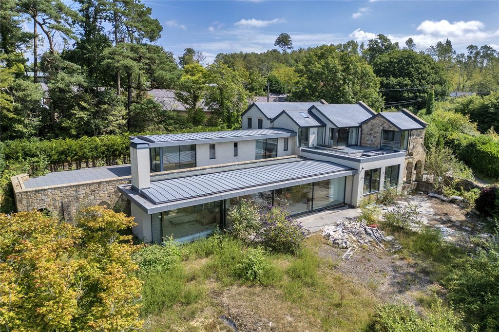 Property photo 1 of 8 Clock House