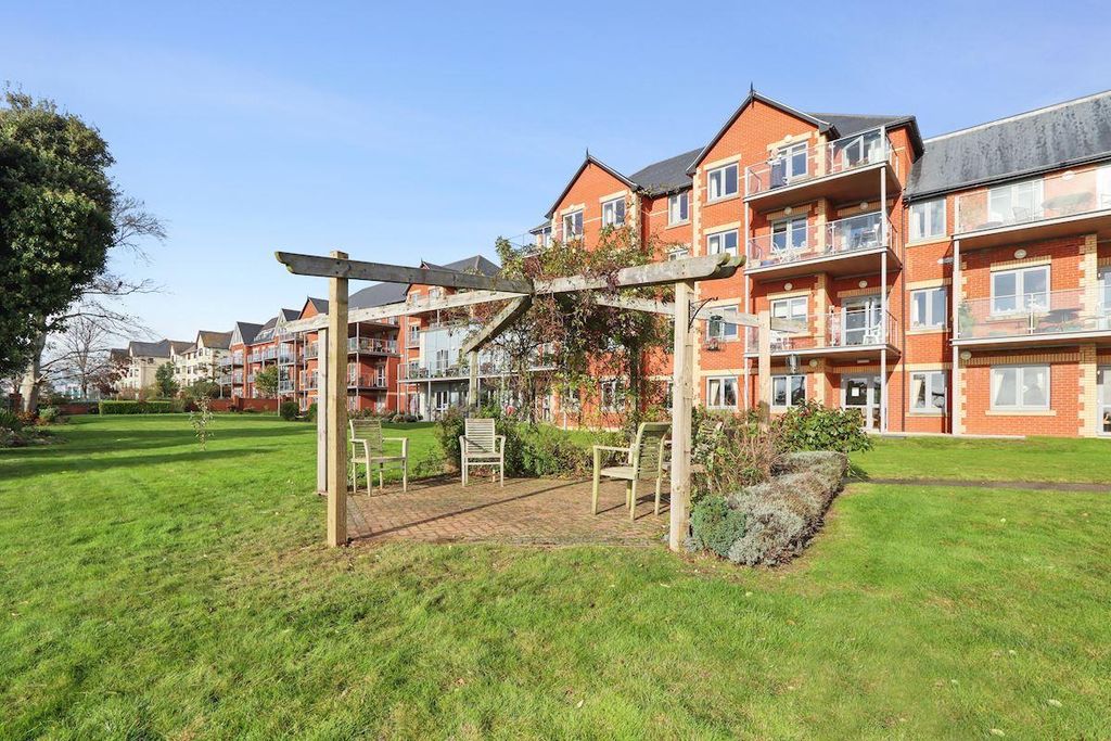 Property photo 1 of 25 Communal Gardens