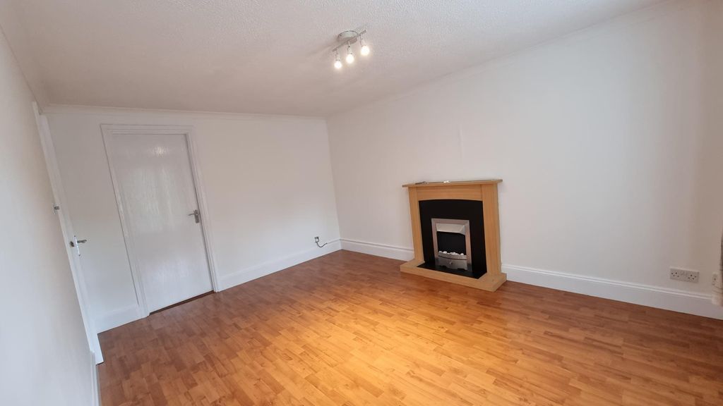 Property photo 3 of 11 Living Room