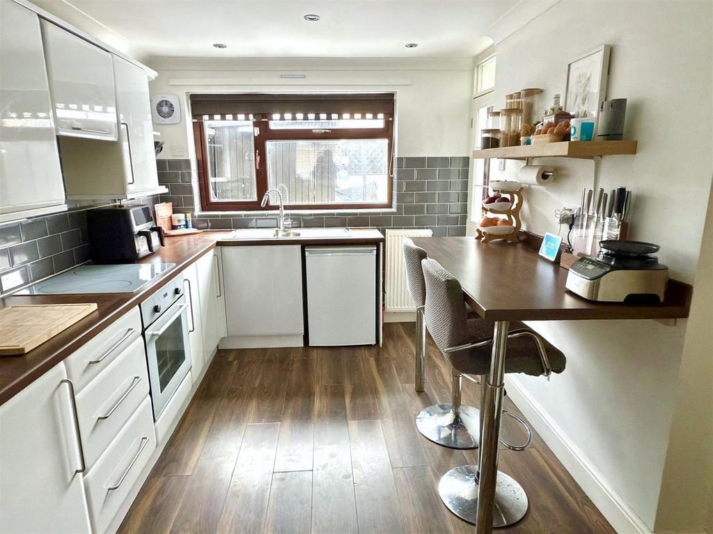 Property photo 3 of 17 Kitchen Breakfast Room.Jpg