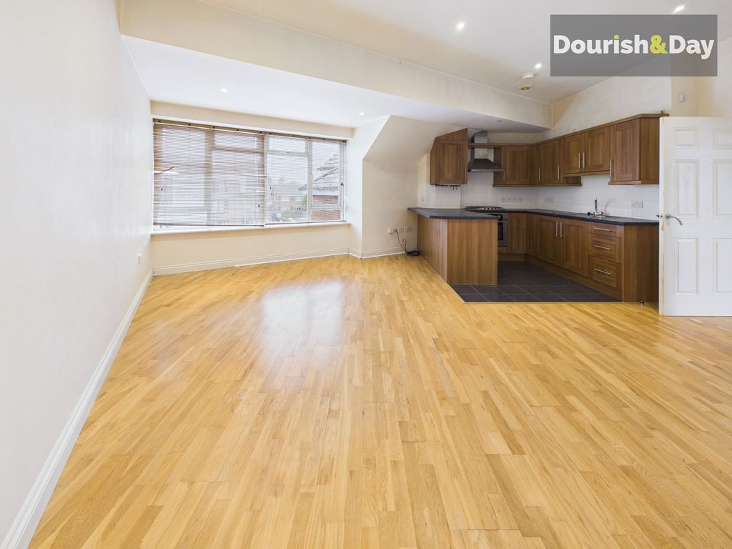 Property photo 3 of 13 Living/Kitchen
