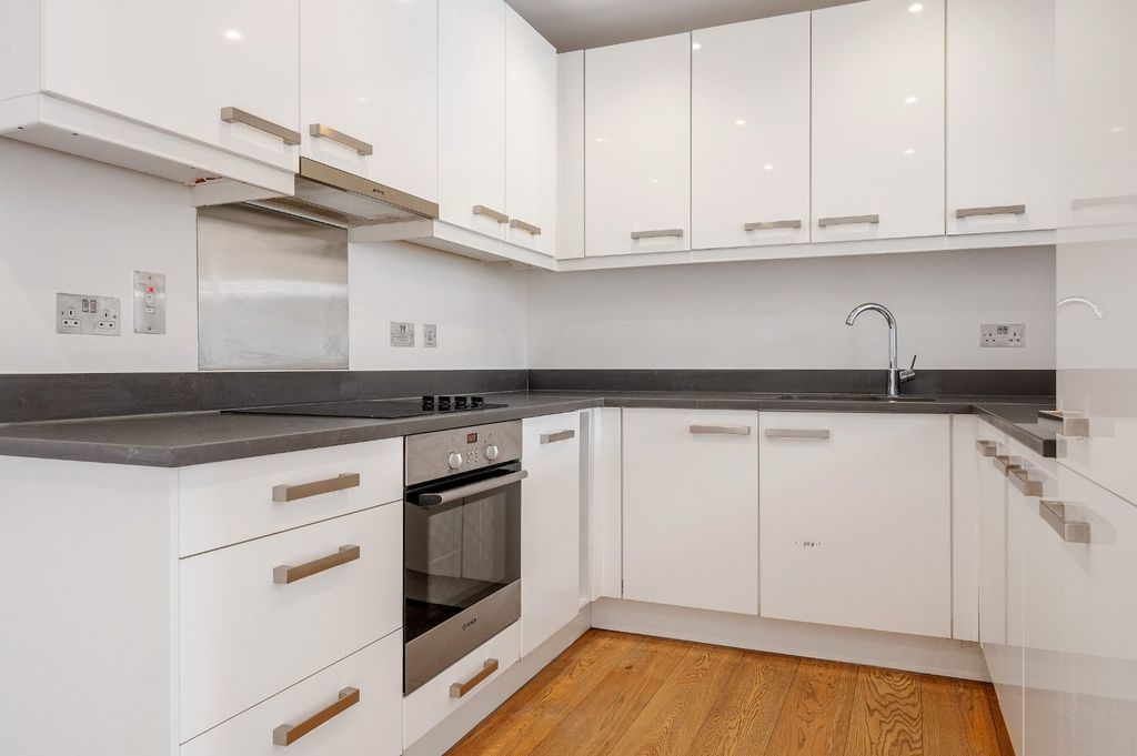 Property photo 2 of 19 Kitchen