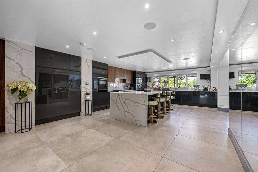 Property photo 2 of 23 Kitchen
