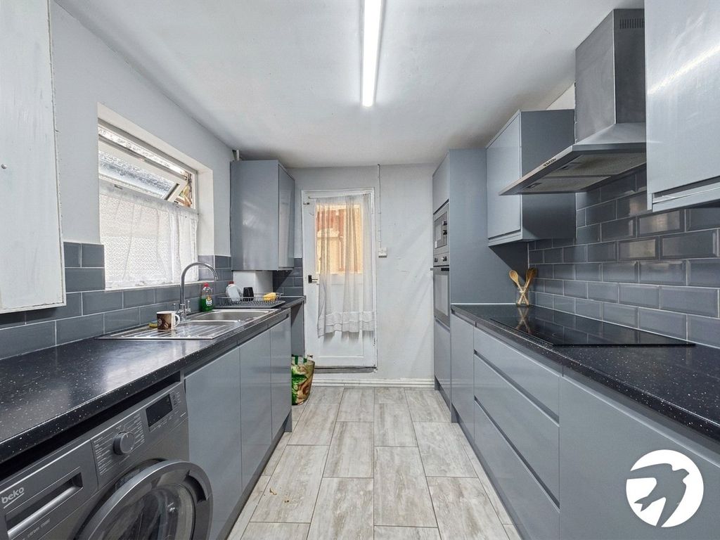 Property photo 2 of 12 Kitchen