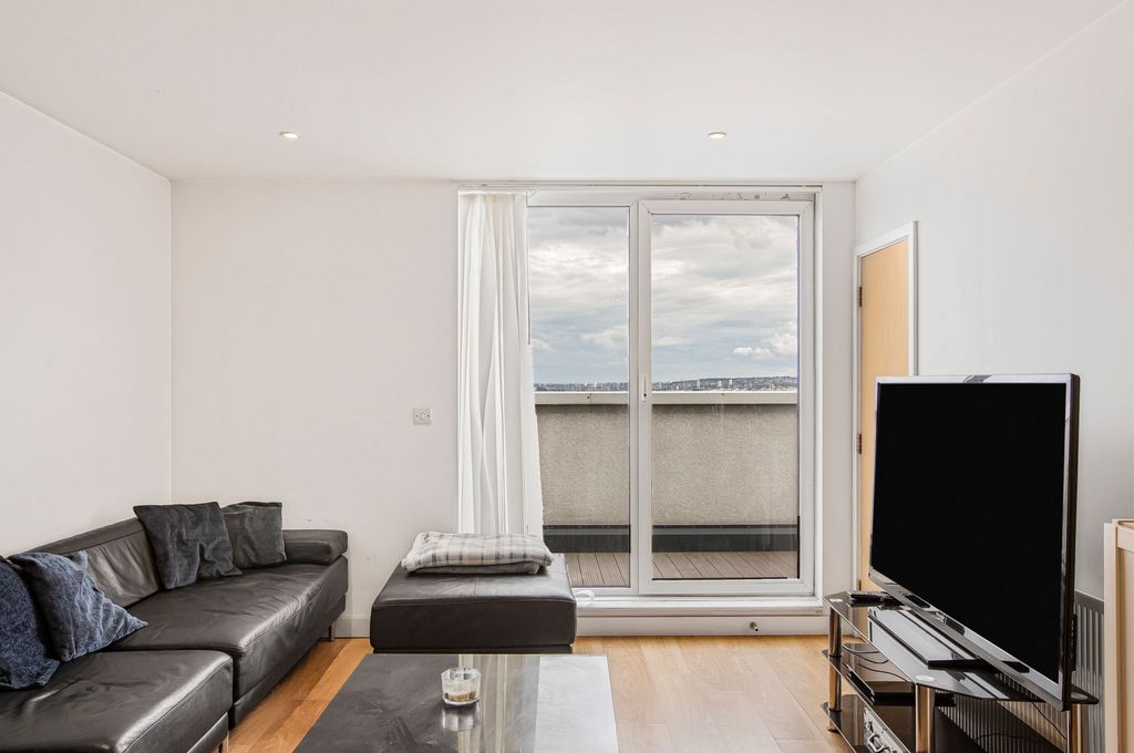 Property photo 3 of 25