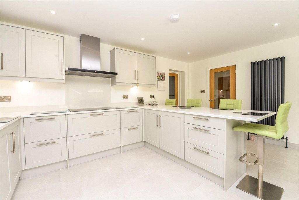 Property photo 3 of 25 Picture No. 33