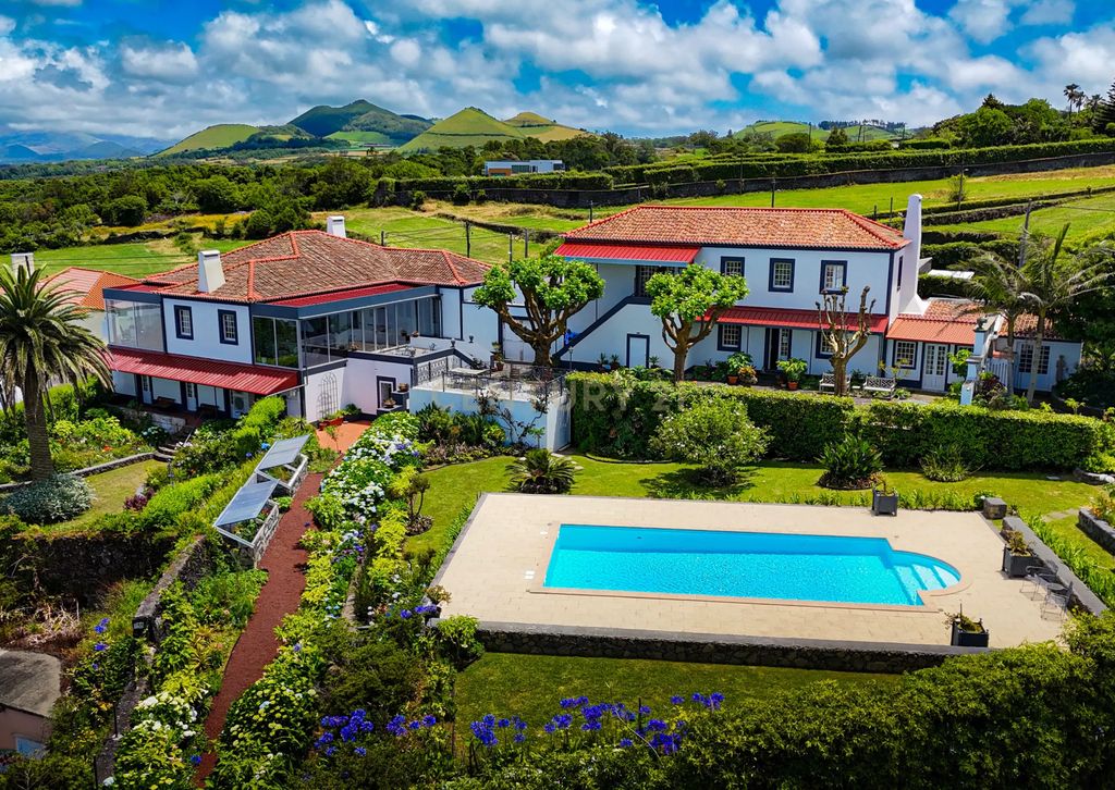 Property photo 1 of 152