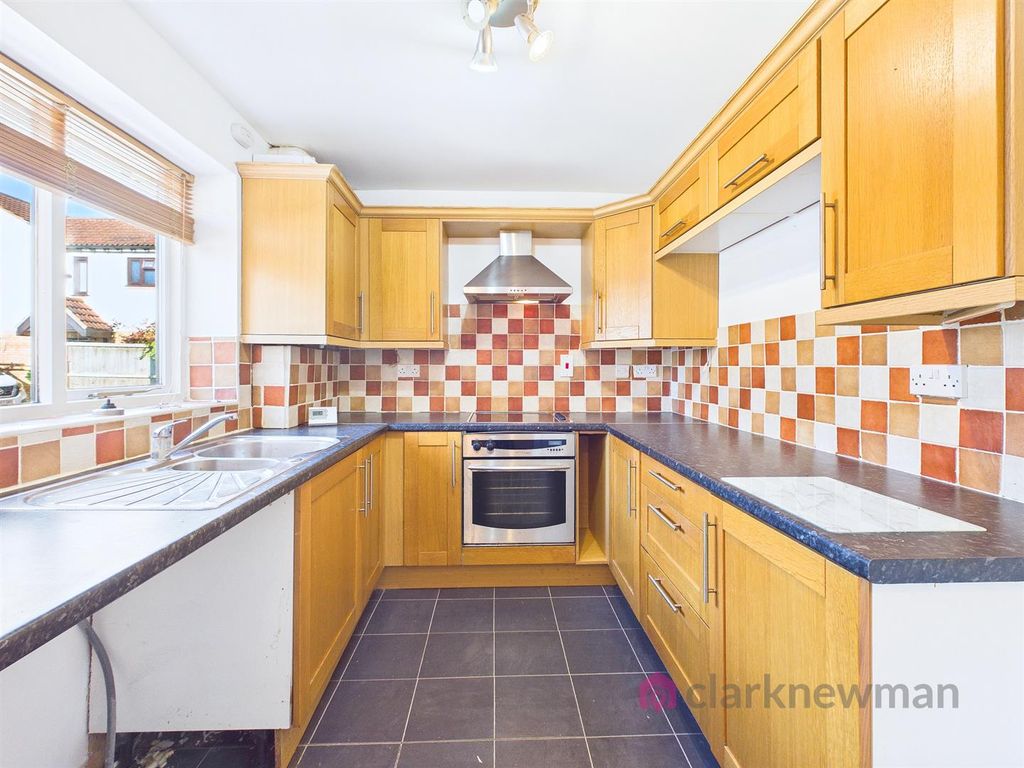 Property photo 2 of 14 Kitchen