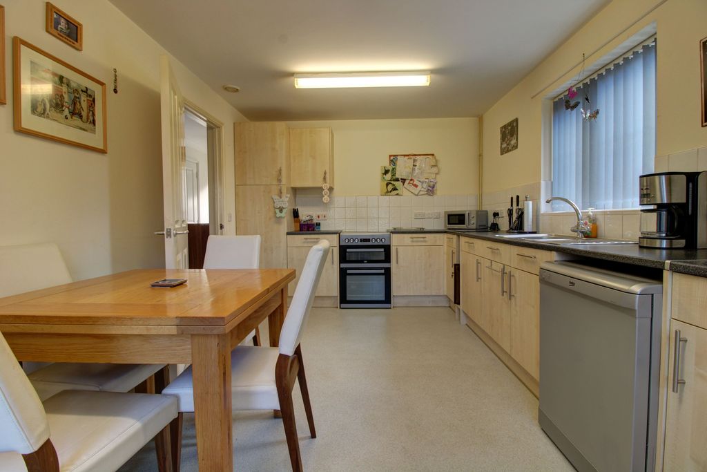 Property photo 2 of 12 Kitchen