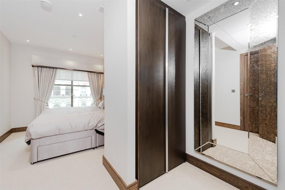 Property photo 3 of 8 Hanway Gardens