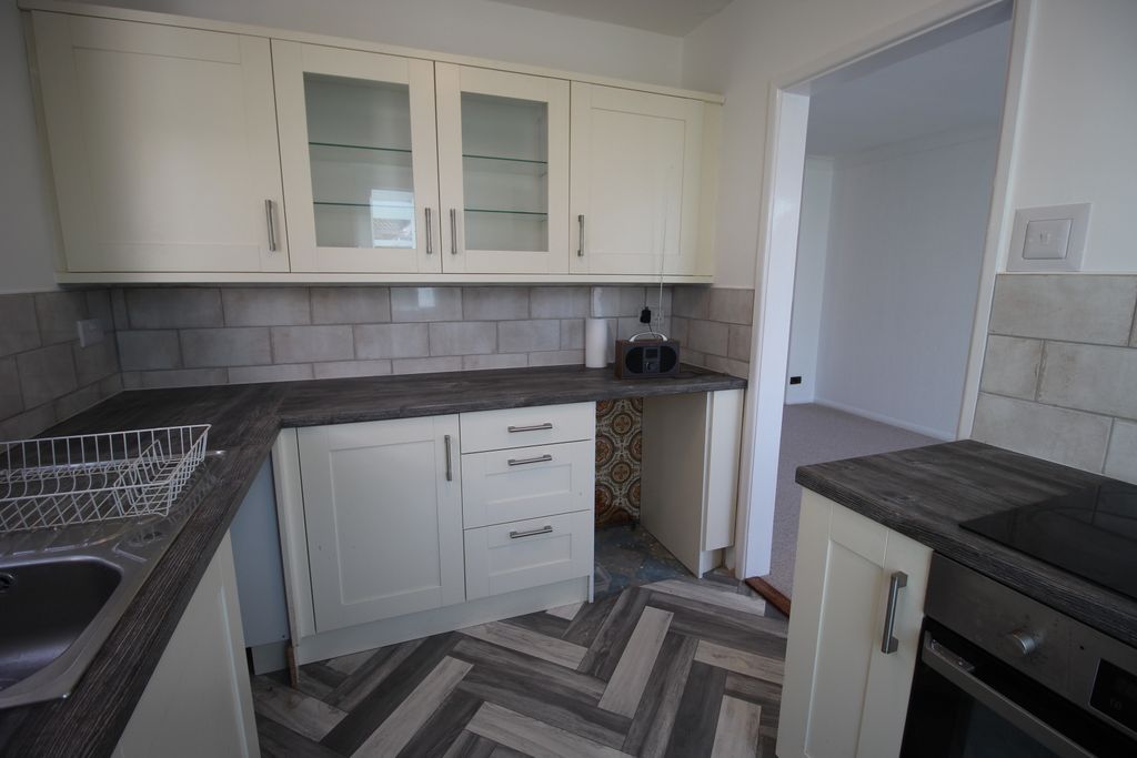 Property photo 3 of 18 Kitchen