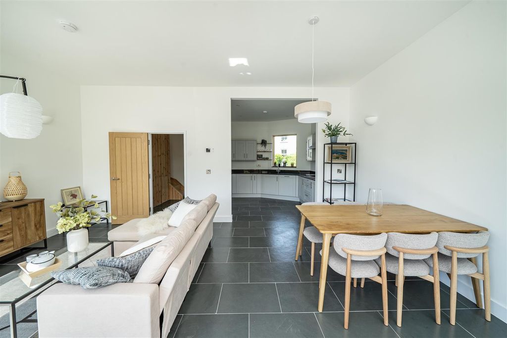 Property photo 2 of 15 Dining Area