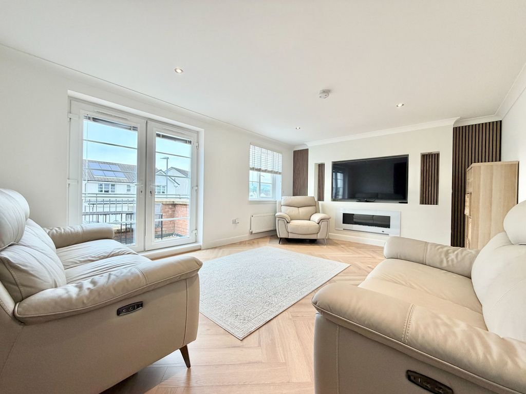 Property photo 3 of 37