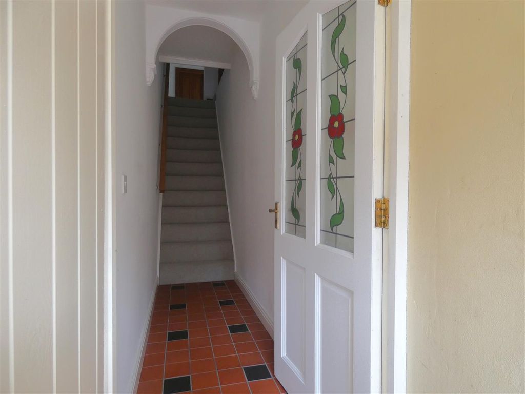 Property photo 2 of 11 Entrance Hall.Jpg