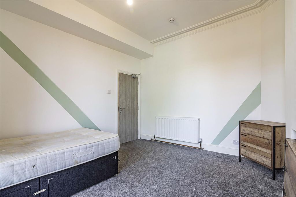 Property photo 3 of 19 Bedroom Six