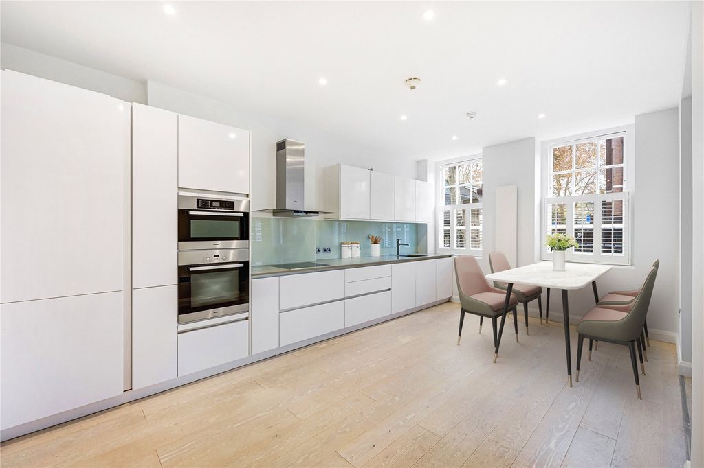 Property photo 2 of 9 Kitchen