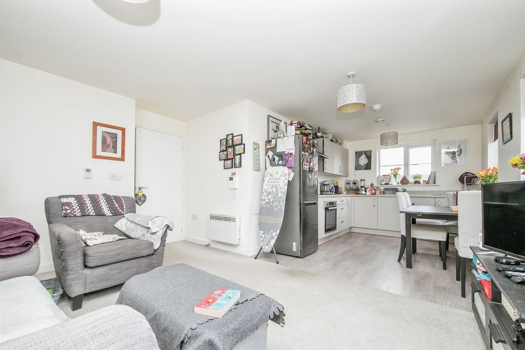 Property photo 3 of 11
