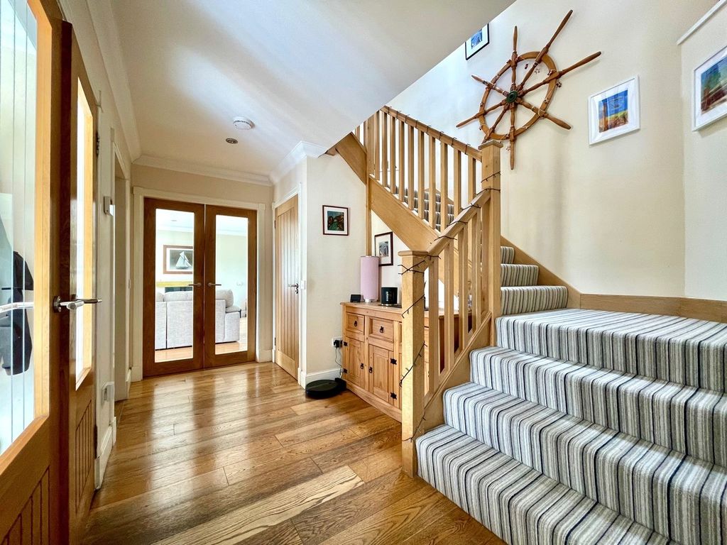 Property photo 2 of 43