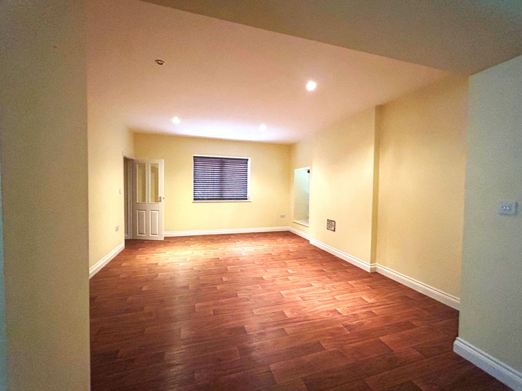 Property photo 3 of 10 Dining Room