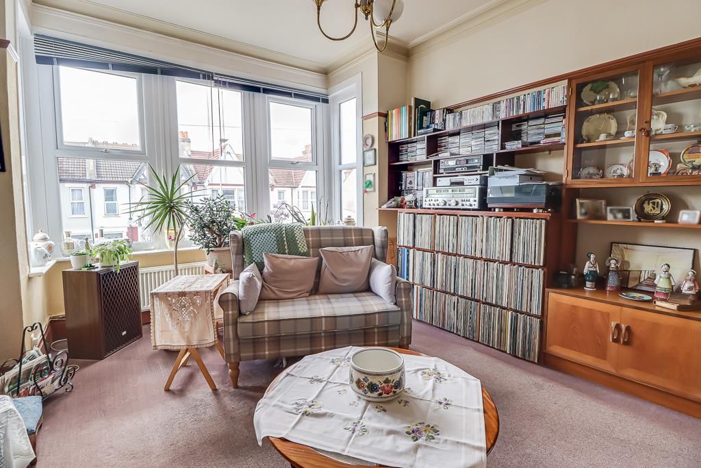 Property photo 3 of 25 Lounge