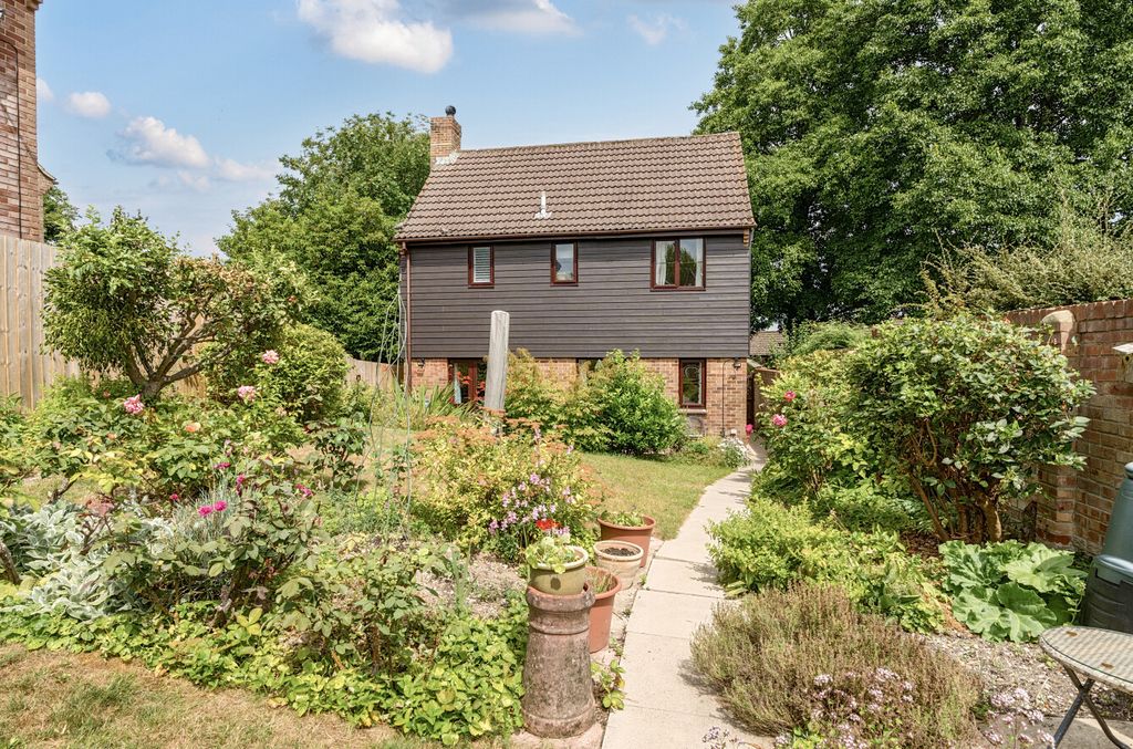 Property photo 1 of 14 1318365-19-686405...