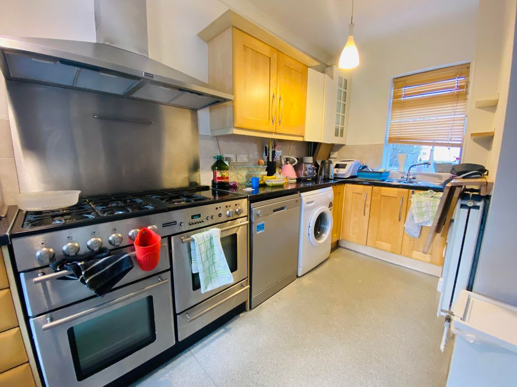 Property photo 2 of 6 Kitchen
