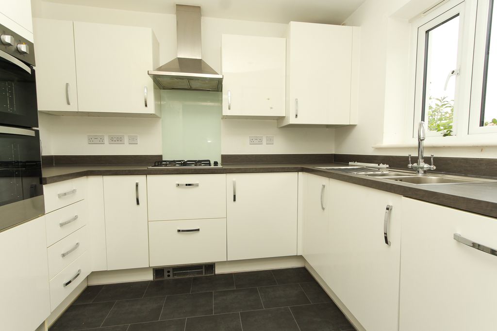 Property photo 2 of 9 Kitchen