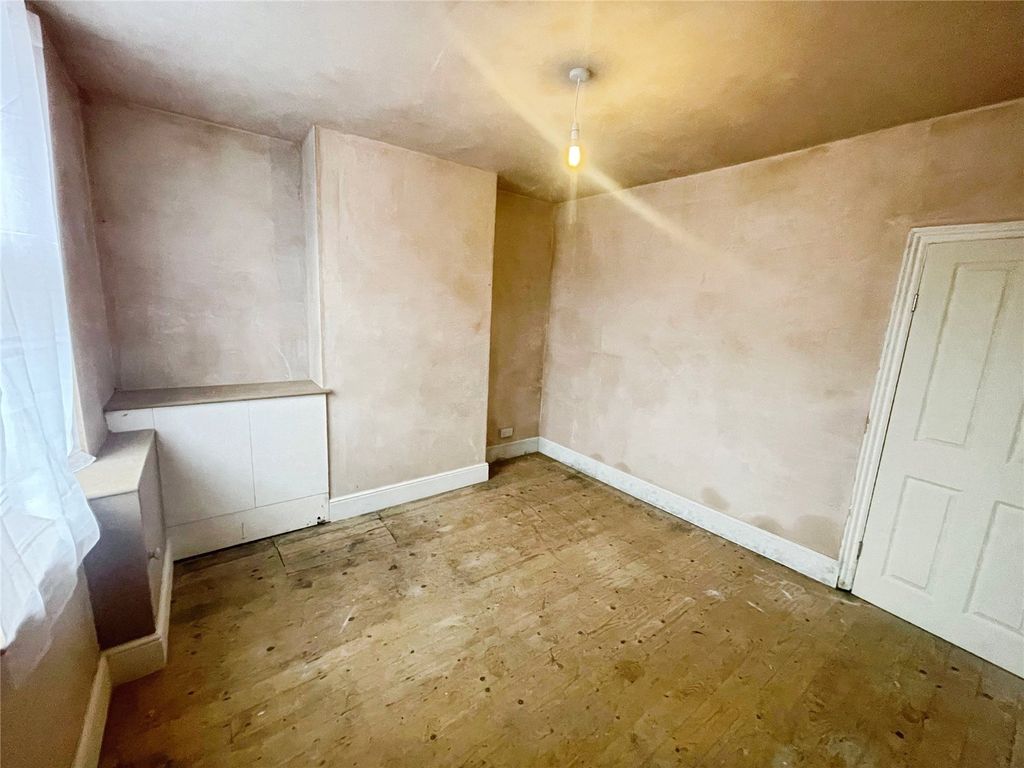 Property photo 3 of 17 Lounge