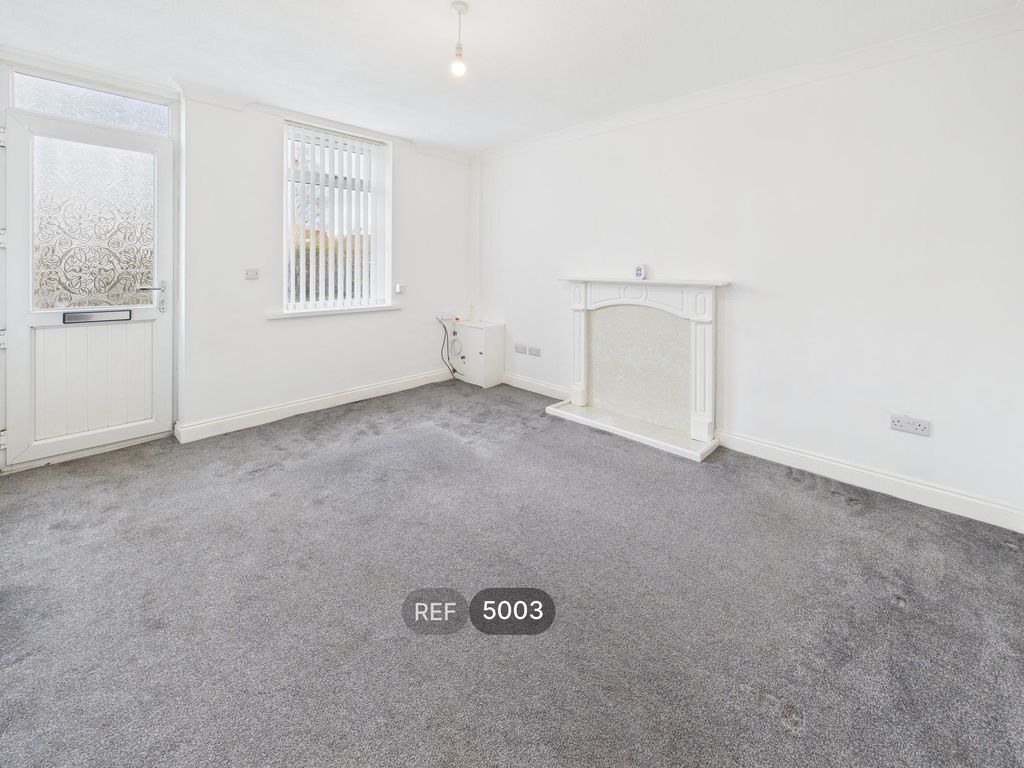 Property photo 3 of 7 Living Room