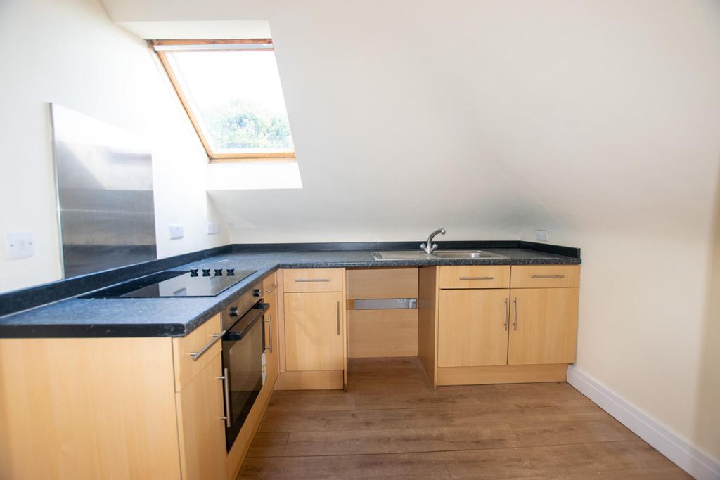 Property photo 2 of 8 Kitchen