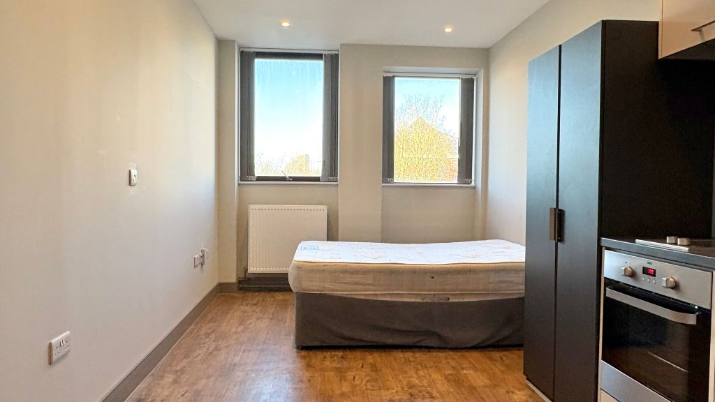 Property photo 1 of 12 Bedroom