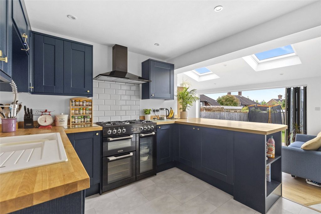 Property photo 2 of 21 Picture No. 13