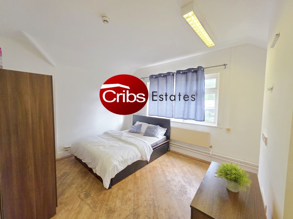 Property photo 1 of 12 En-Suite Double Room Available In Kt3 (Couples Welcome)