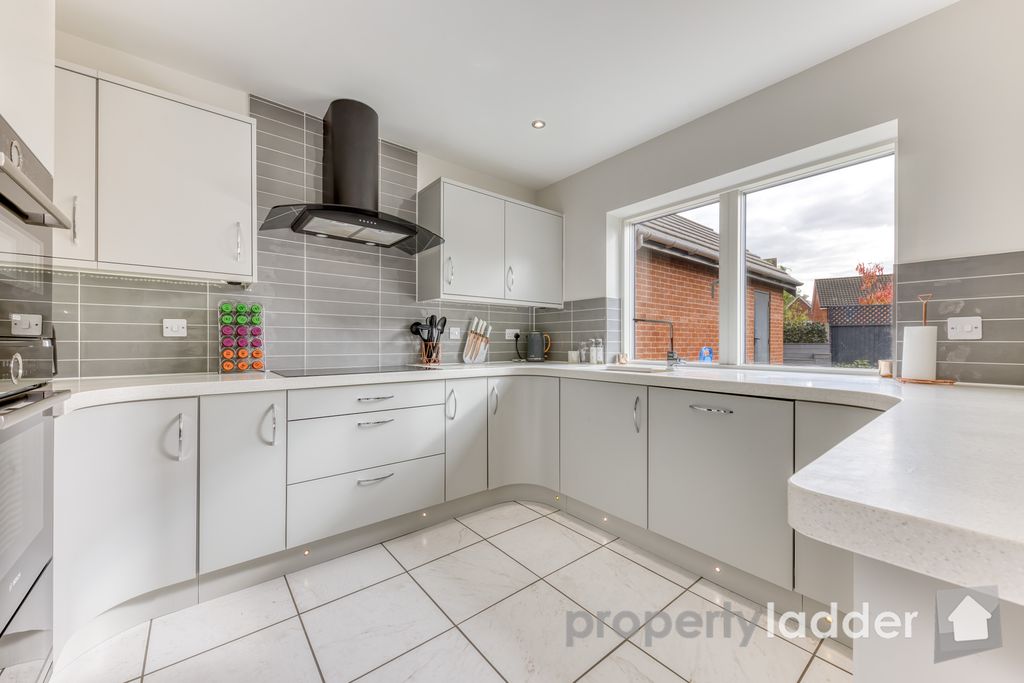 Property photo 3 of 29 Pl-33