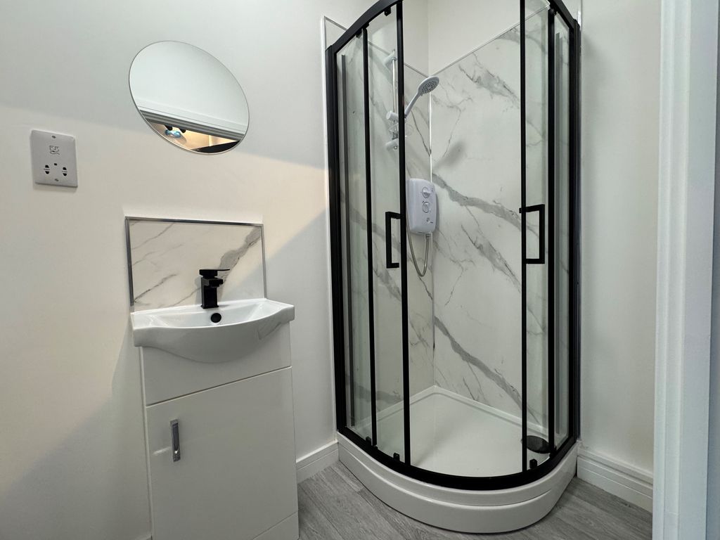 Property photo 1 of 4 Bathroom