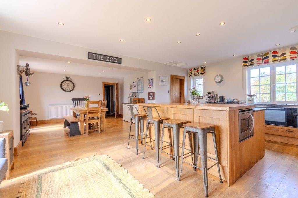 Property photo 3 of 22 5501226