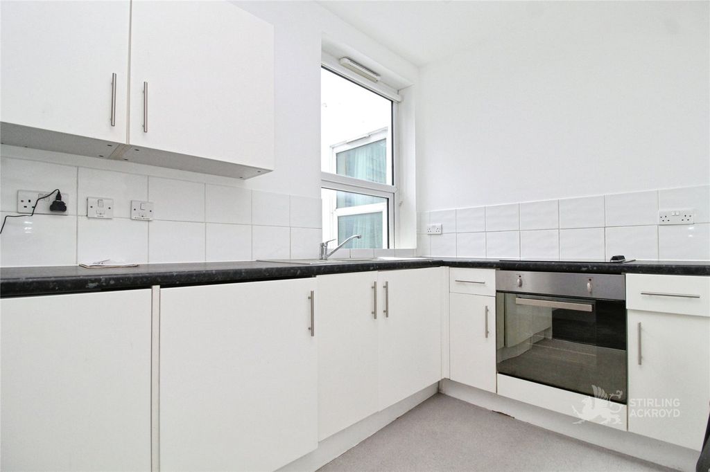Property photo 1 of 6 Kitchen