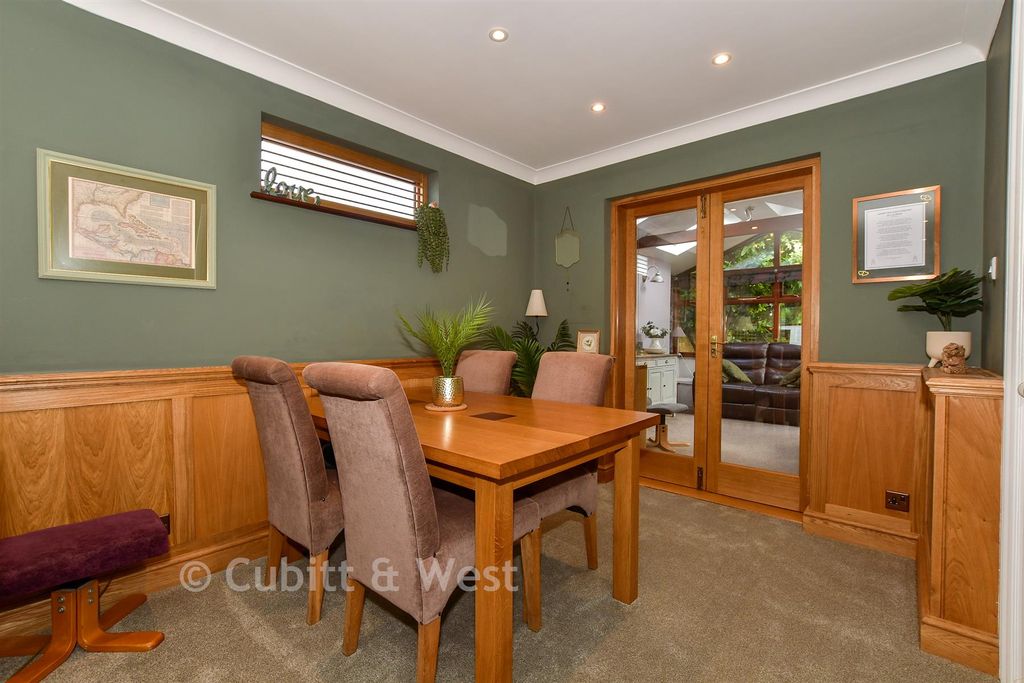 Property photo 3 of 19 Lounge/Dining Room