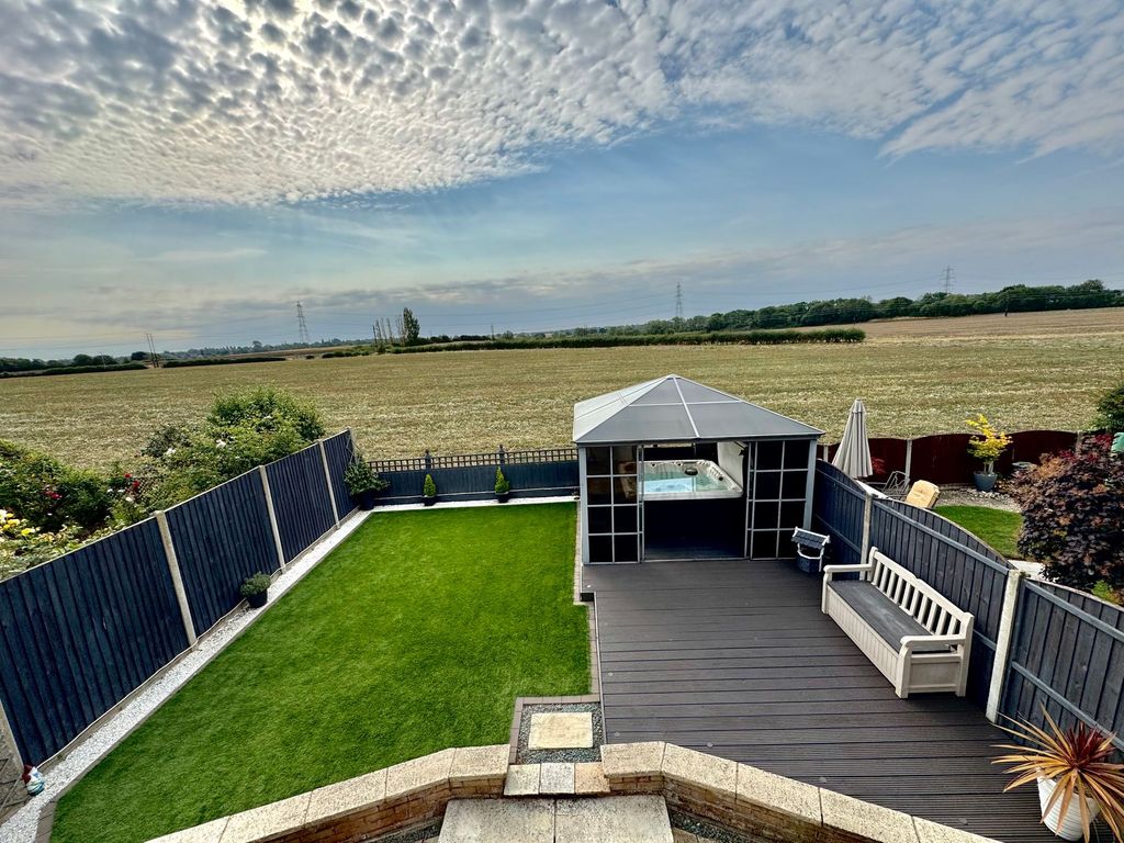 Property photo 2 of 32