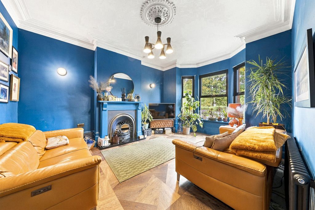 Property photo 2 of 32