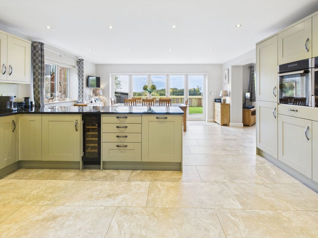 Property photo 3 of 27