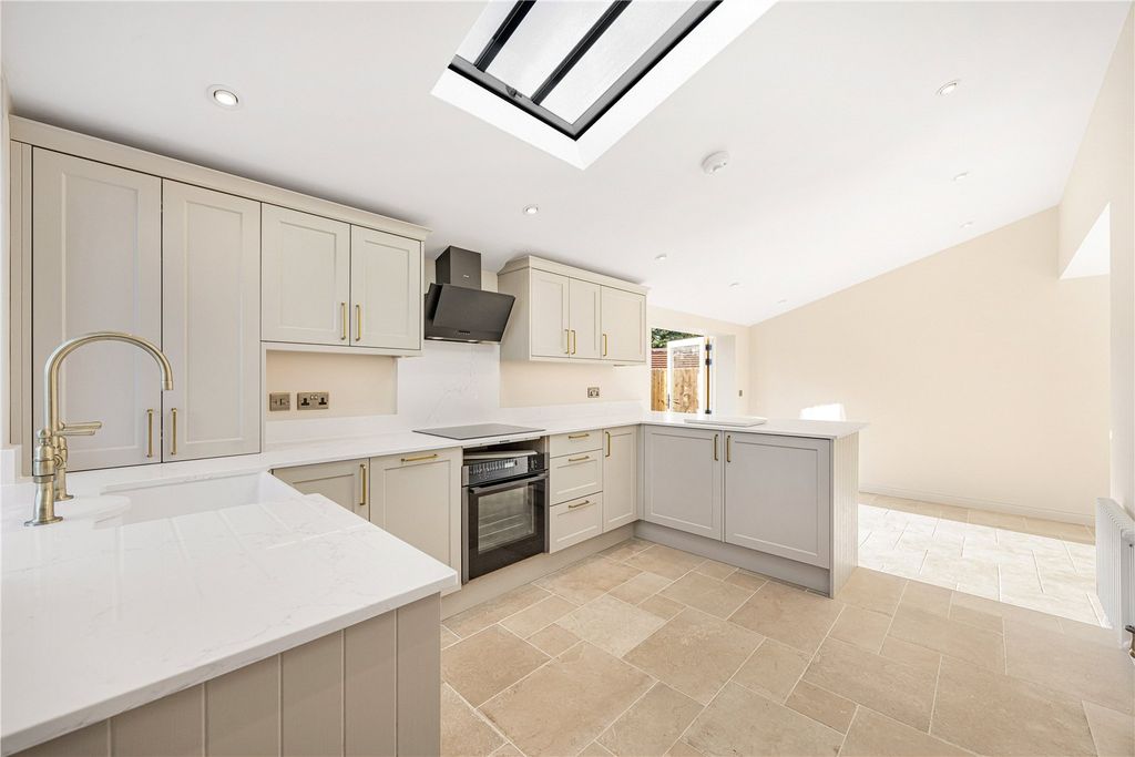 Property photo 3 of 16 Kitchen 2