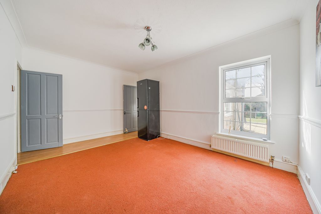 Property photo 3 of 11 12648042