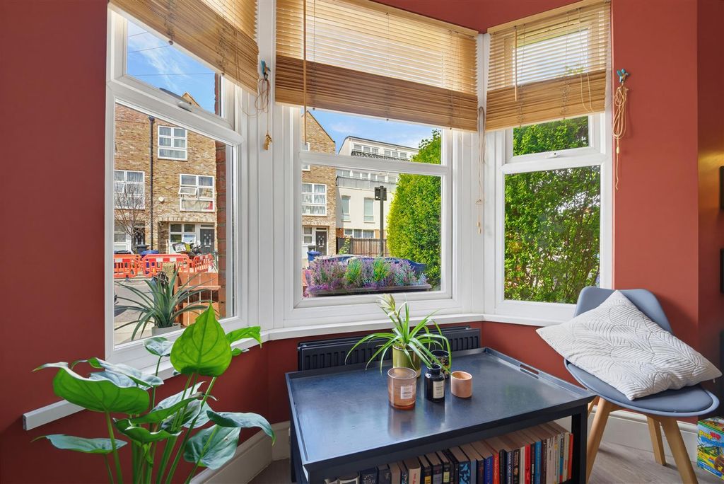 Property photo 3 of 14 8 Cambridge Recp 2.Jpg