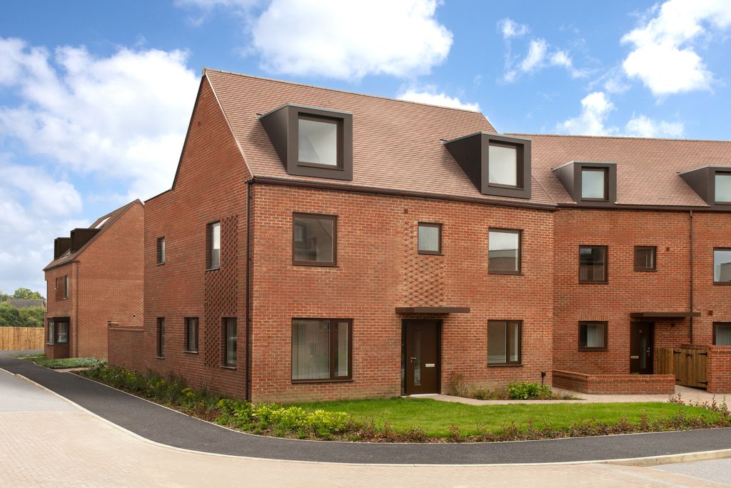 Property photo 1 of 10 Detached 5 Bed Marlowe