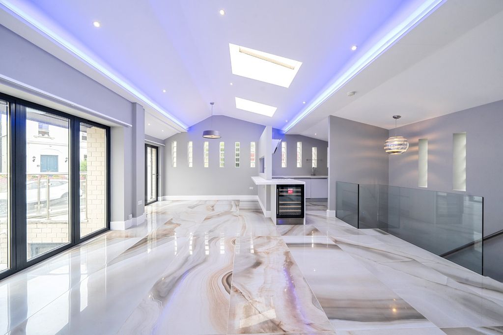 Property photo 1 of 21 Reception Room