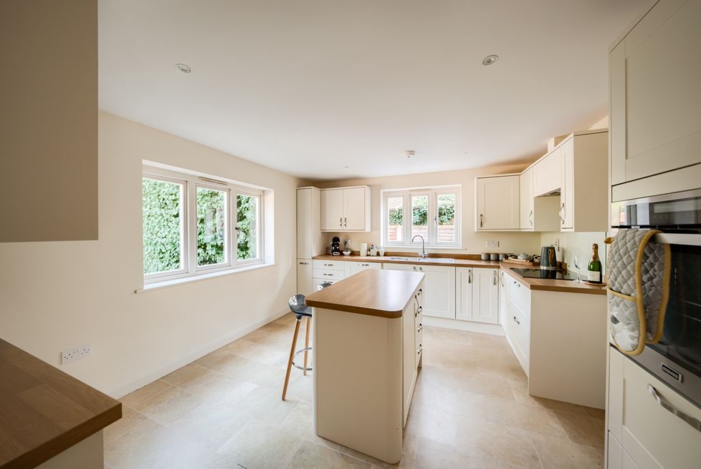Property photo 3 of 20 Xh2A5680-Hdr(3)