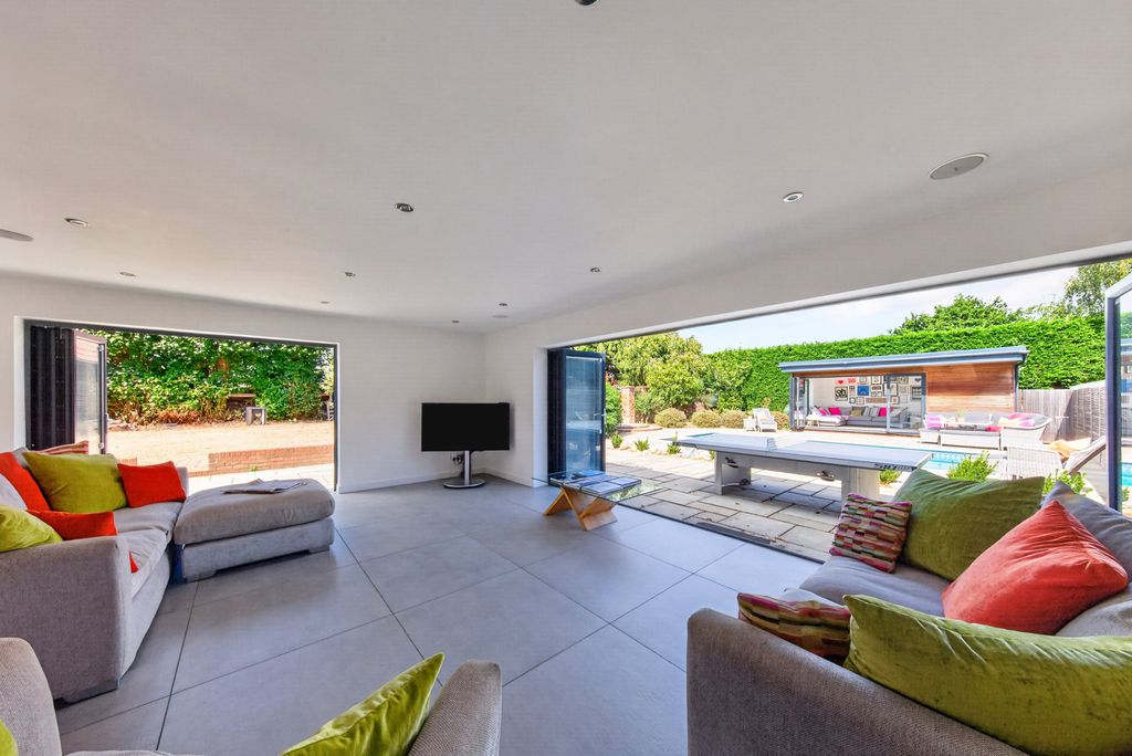 Property photo 2 of 35 Pbox-Img.Jpg
